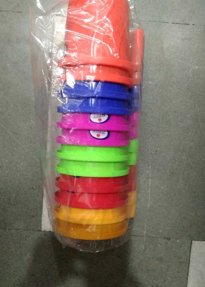 12  Pieces Plastic Mugs 800&#39;ml