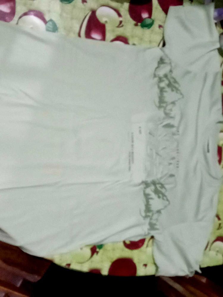 Casual Graphic Tee New T-shirt never used