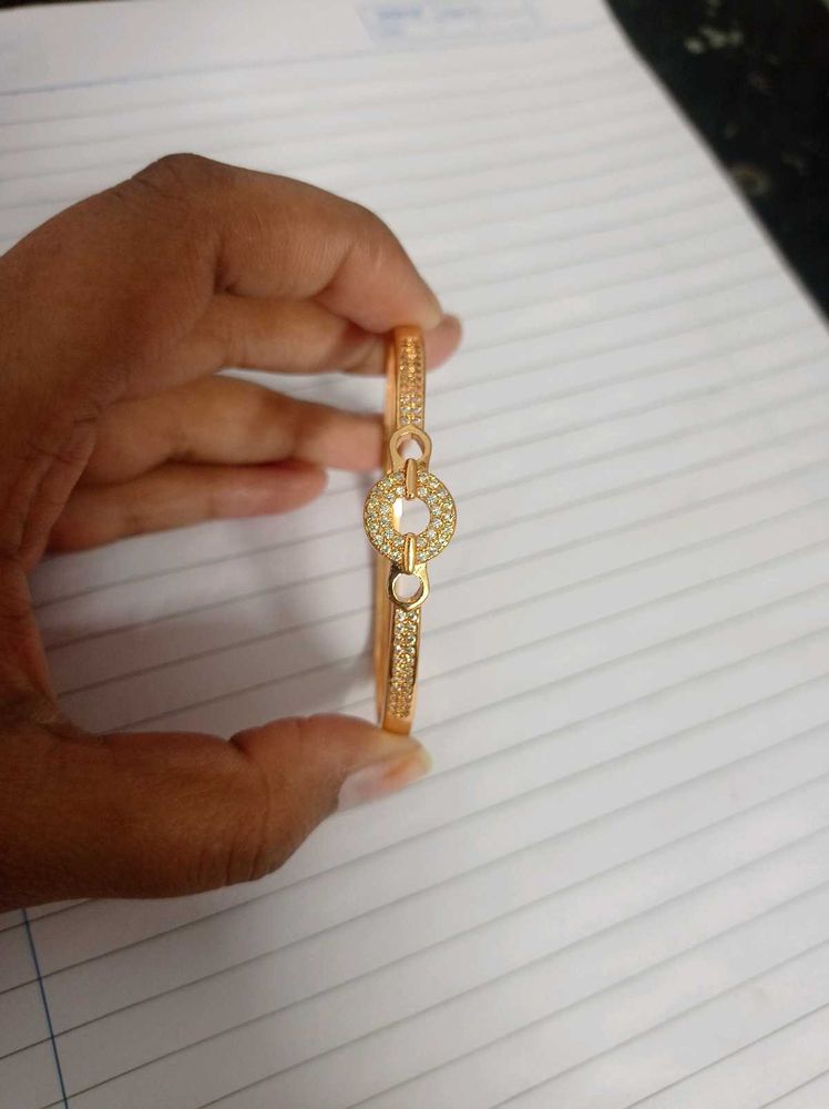 Gold Tone Circle Bangle