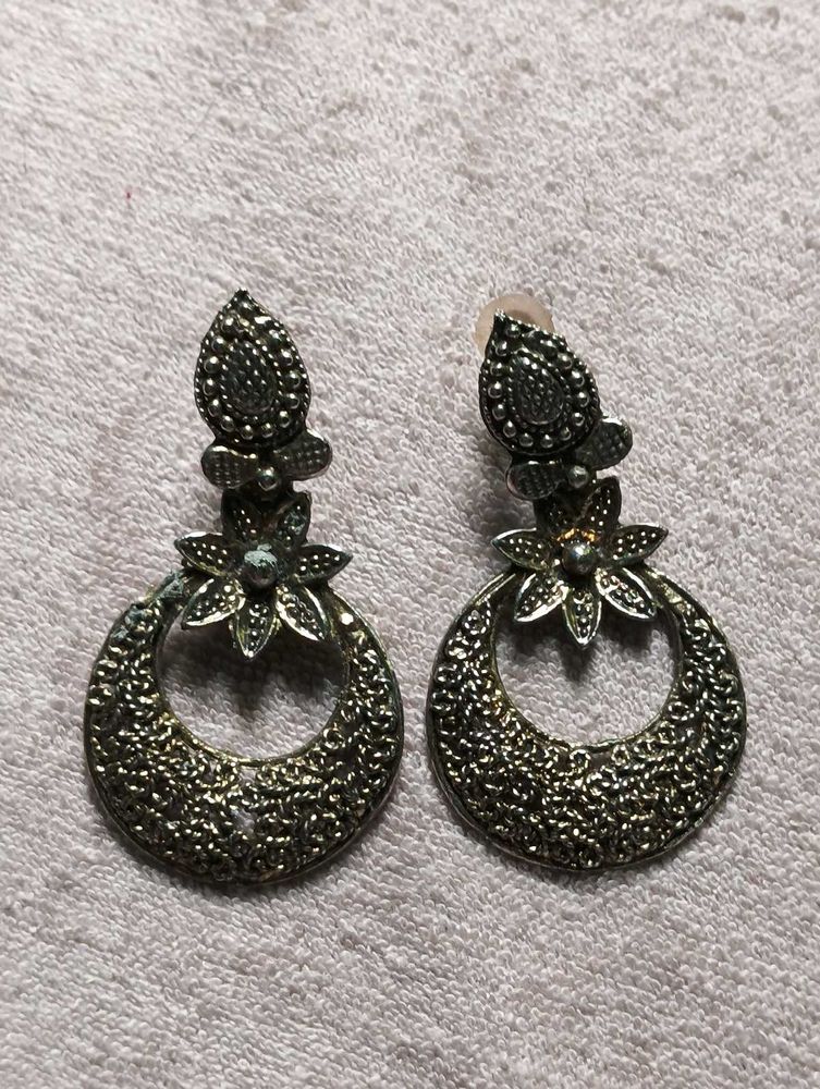 Flower Design Earrings With A Freebie Necklace