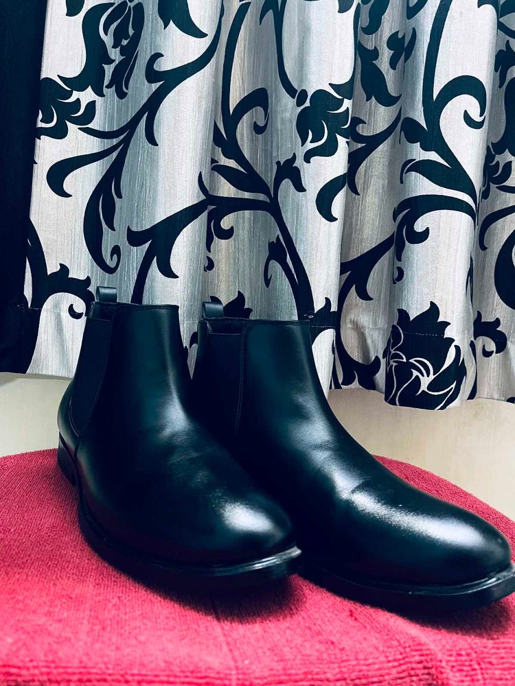 Men's Black Leather Chelsea Boots