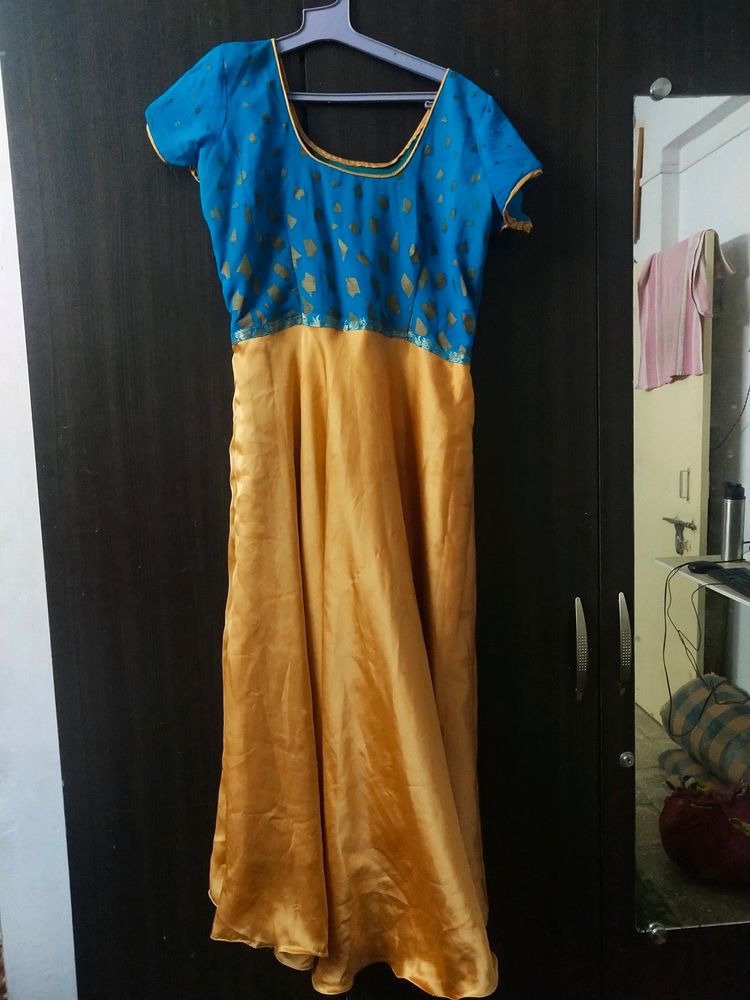 Umbrella blue and cream gold dress