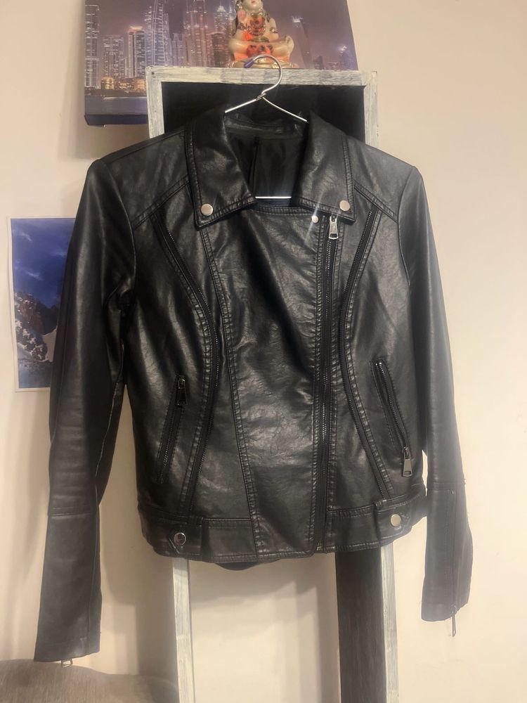 Chic Black Faux Leather Biker Jacket