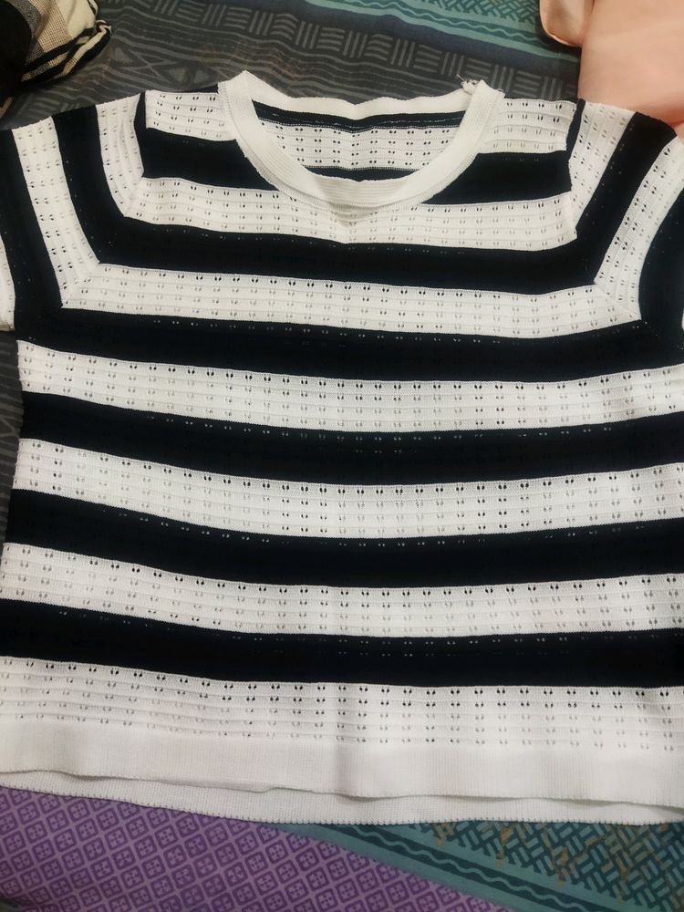 White And Black Combination Crop Top L Size