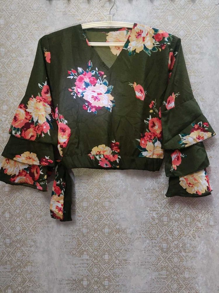 Floral Print Crop Top With Bell Style Sleeves