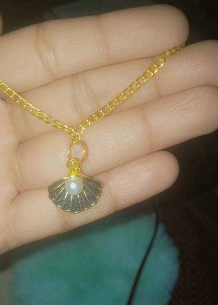Shell Pearl Gold Necklace