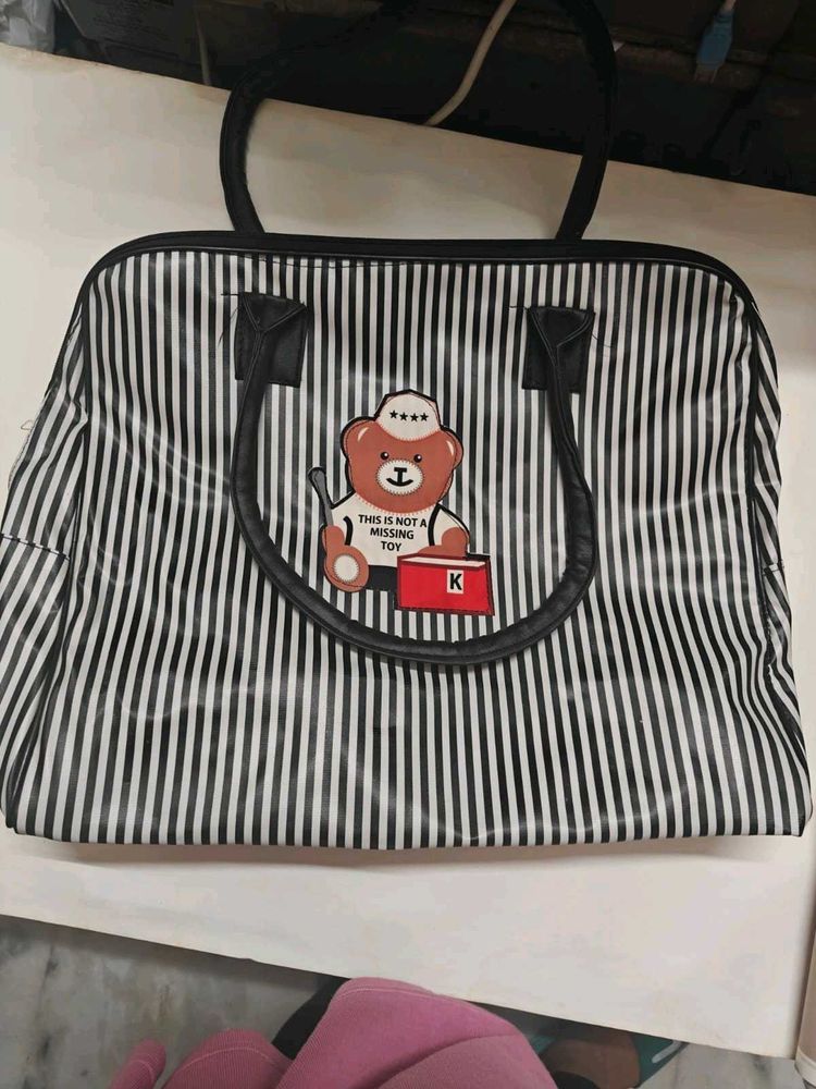 👜 Trendy Striped Handbag – Brand New!