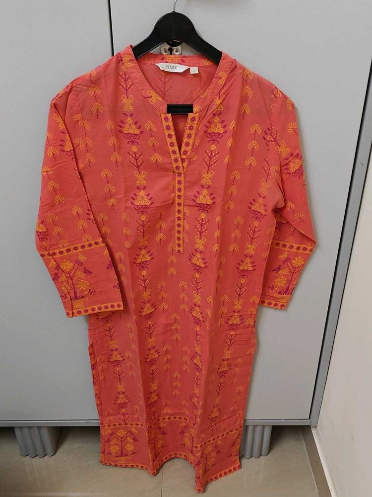 Elegant Embroidered Kurti