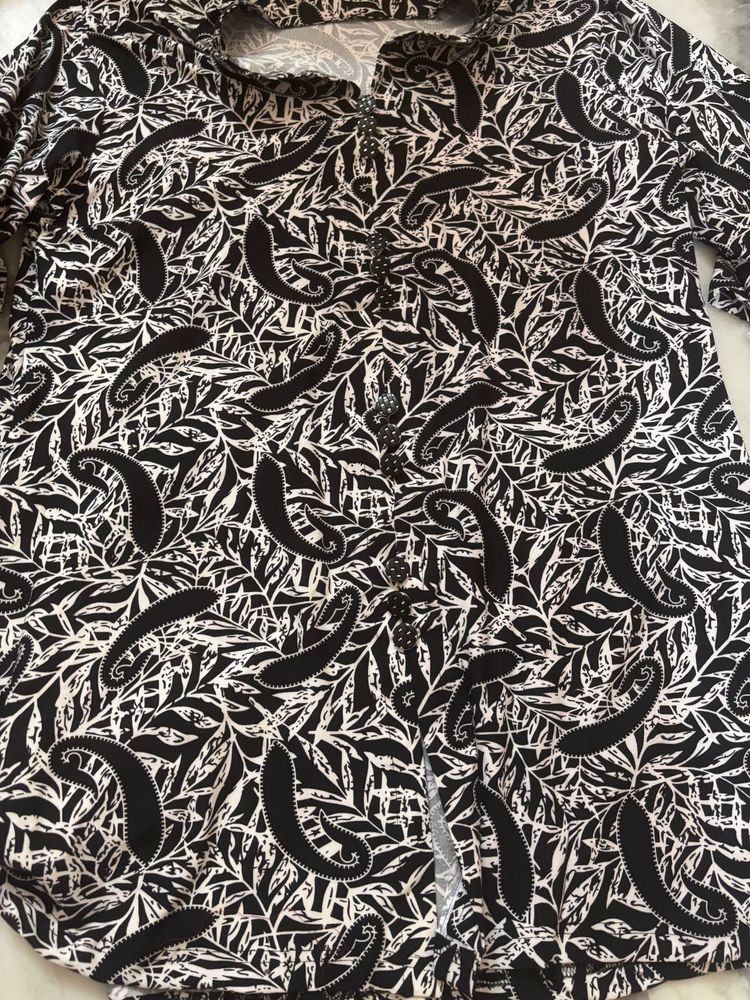 Patterned Black &amp; White Top