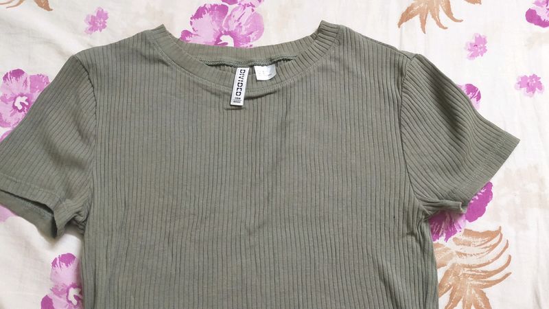 H&amp;M Cropped Tee