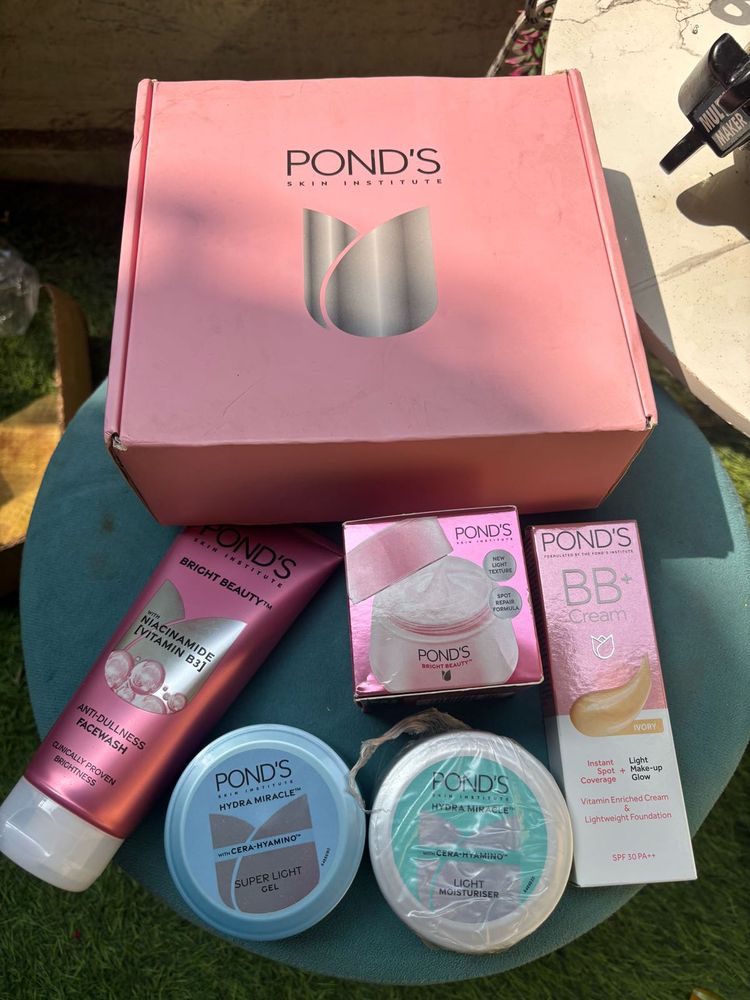 Pond's Skin Care Set
