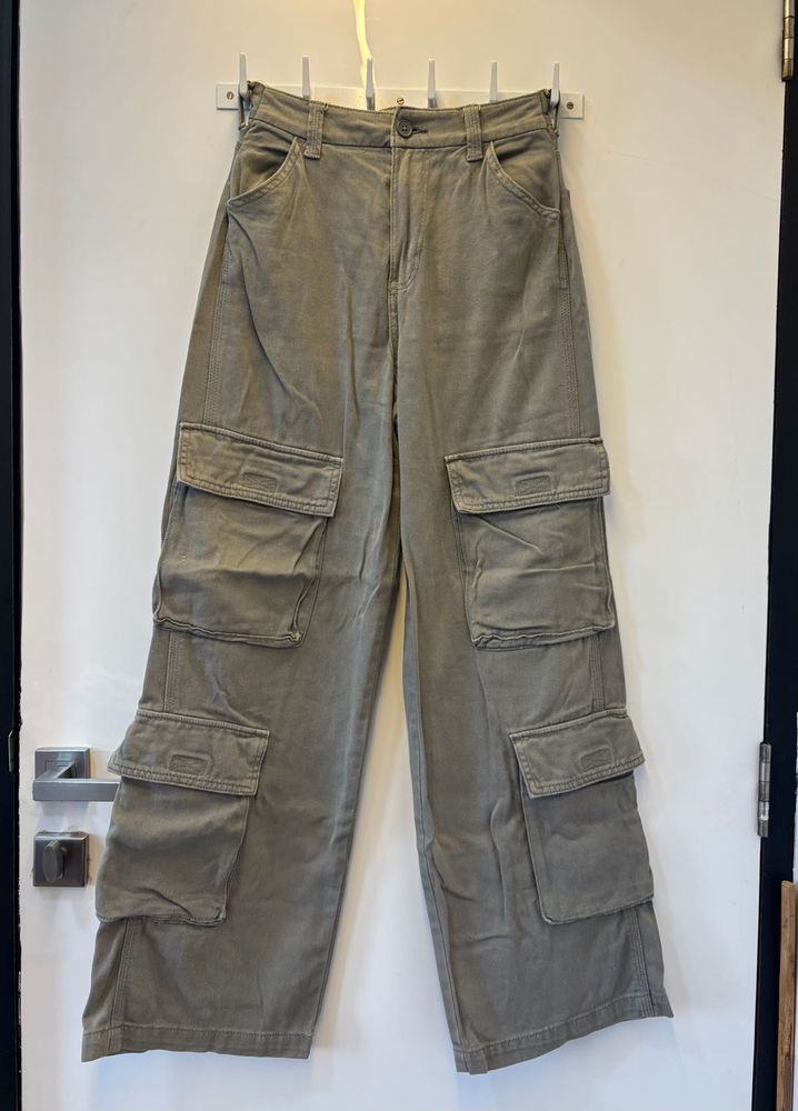 H&amp;M Grey Cargo Pants