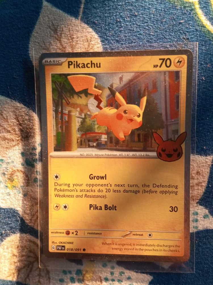 Pikachu Halloween Edition Holo Card
