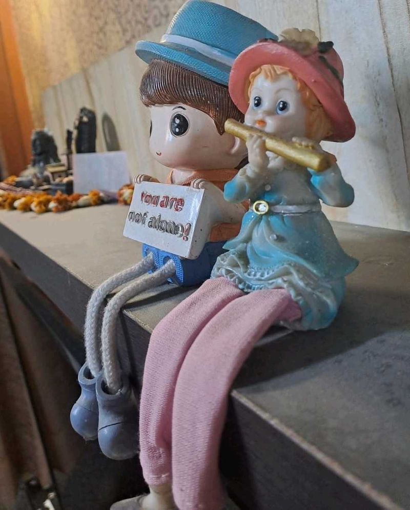 Cute Couple Figurine Showpiece