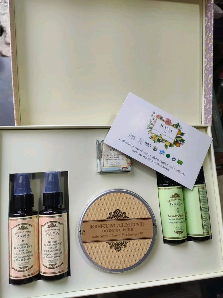 KAMA AYURVEDICGIFT KIT