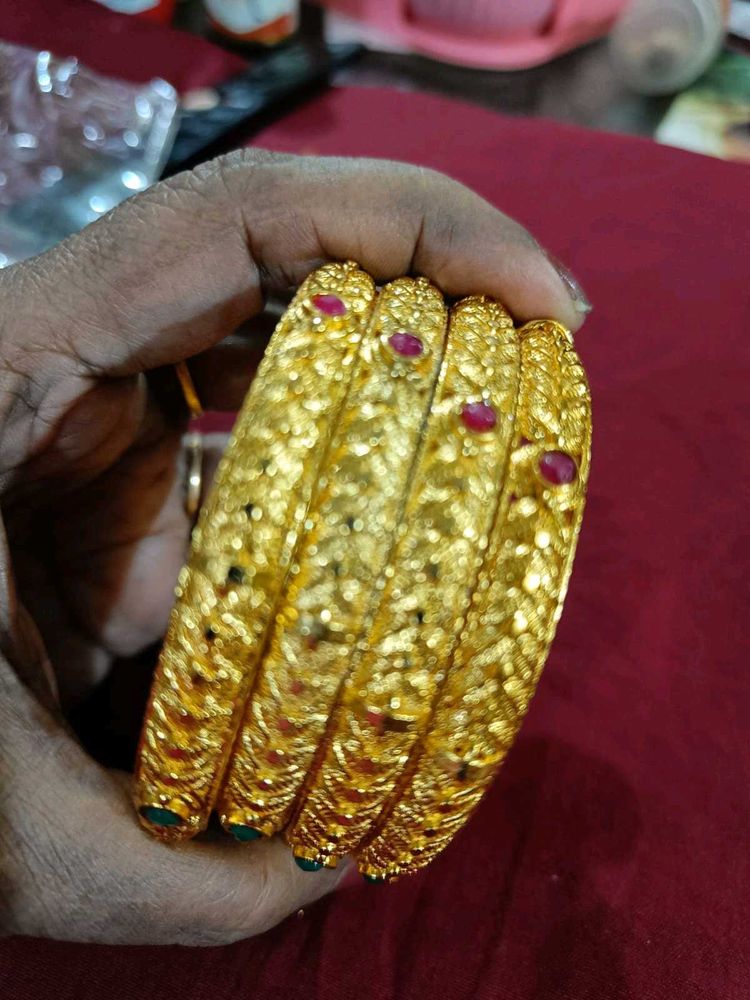 Beautiful Looking  Pretty Design Bangles 2.8size