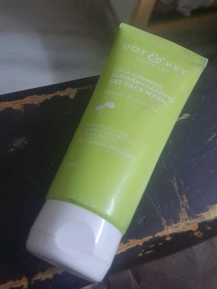 Dot &amp; Key Face Wash
