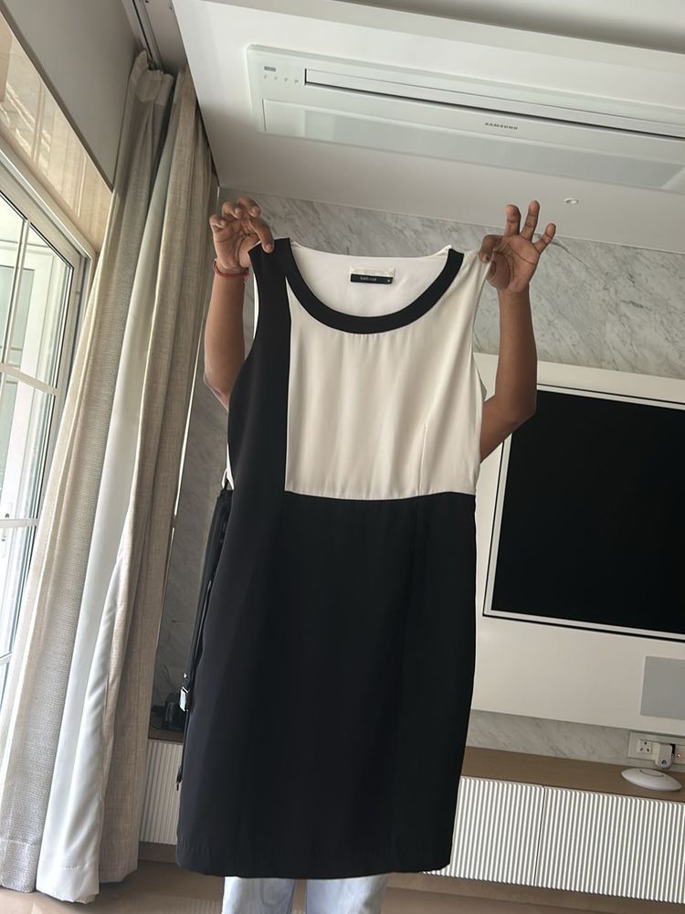 Van Huesen Beautiful White &amp; Black Dress