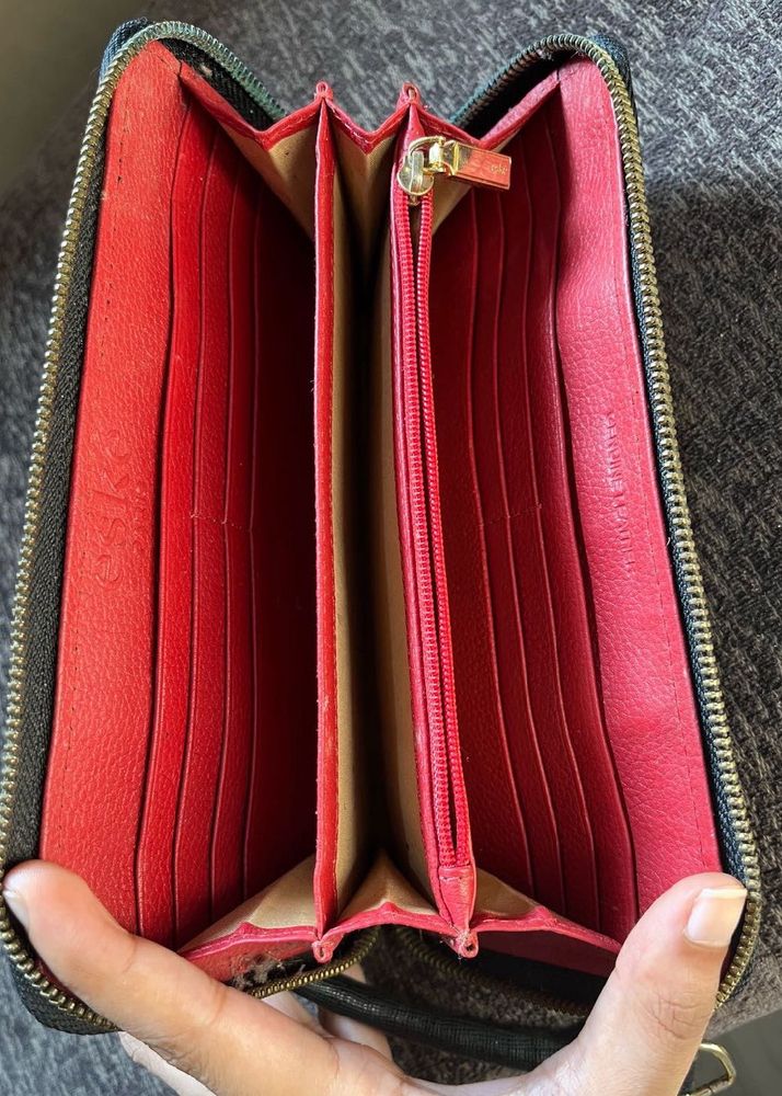 Eske Leather Zip Around Wallet