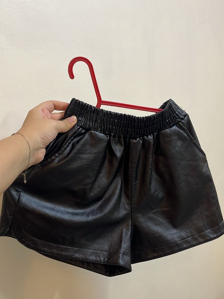 (PRICE DROP) Super Cute Leather Shorts