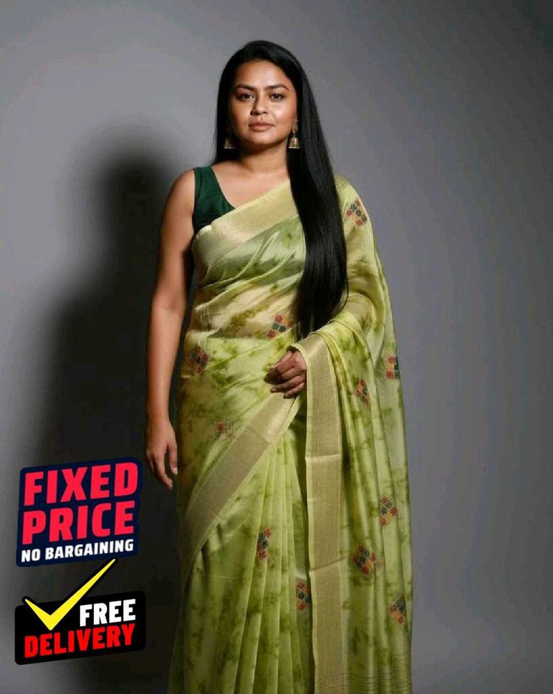🛍️ (Free Delivery) Good Green Floral Saree⭐⭐⭐⭐⭐