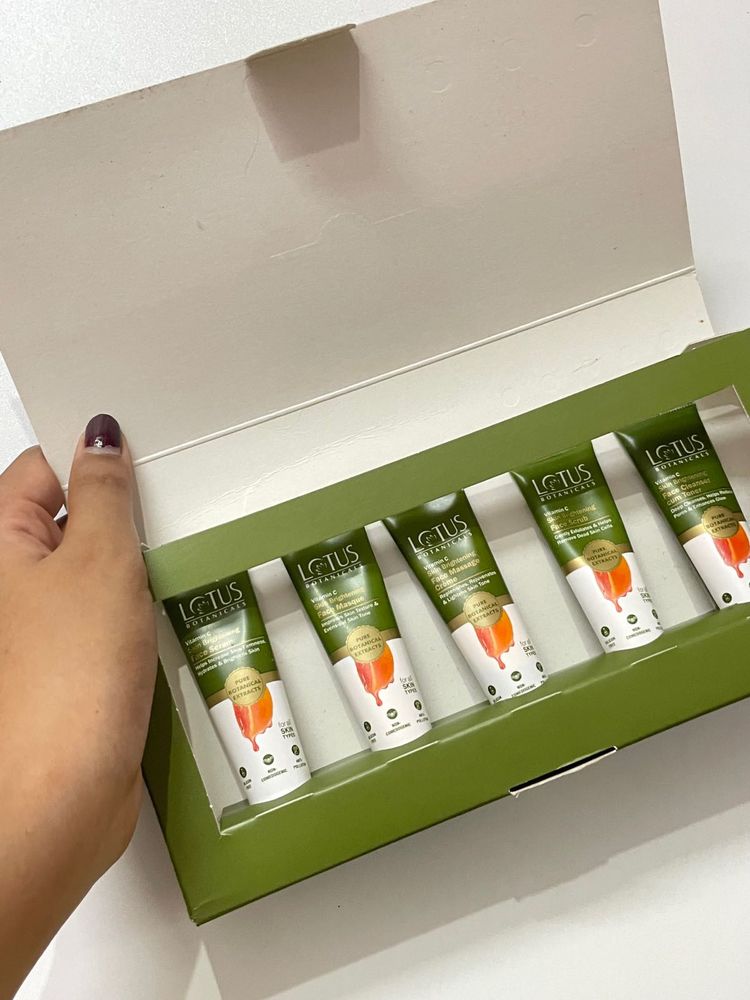 Lotus Vitamin C Facial Kit 💆🏻‍♀️