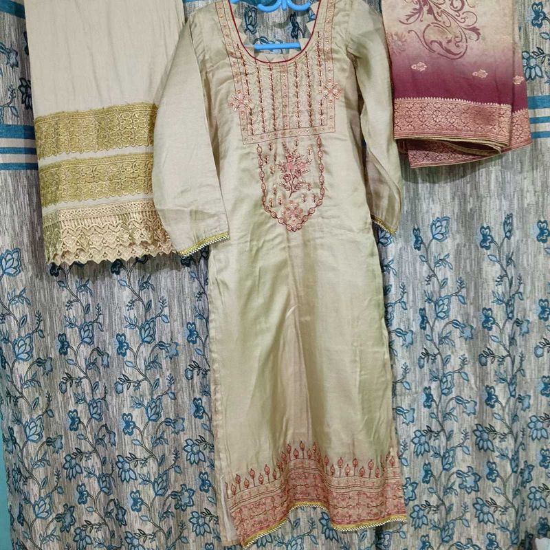 Beautiful Dress With Contrast Dupatta.