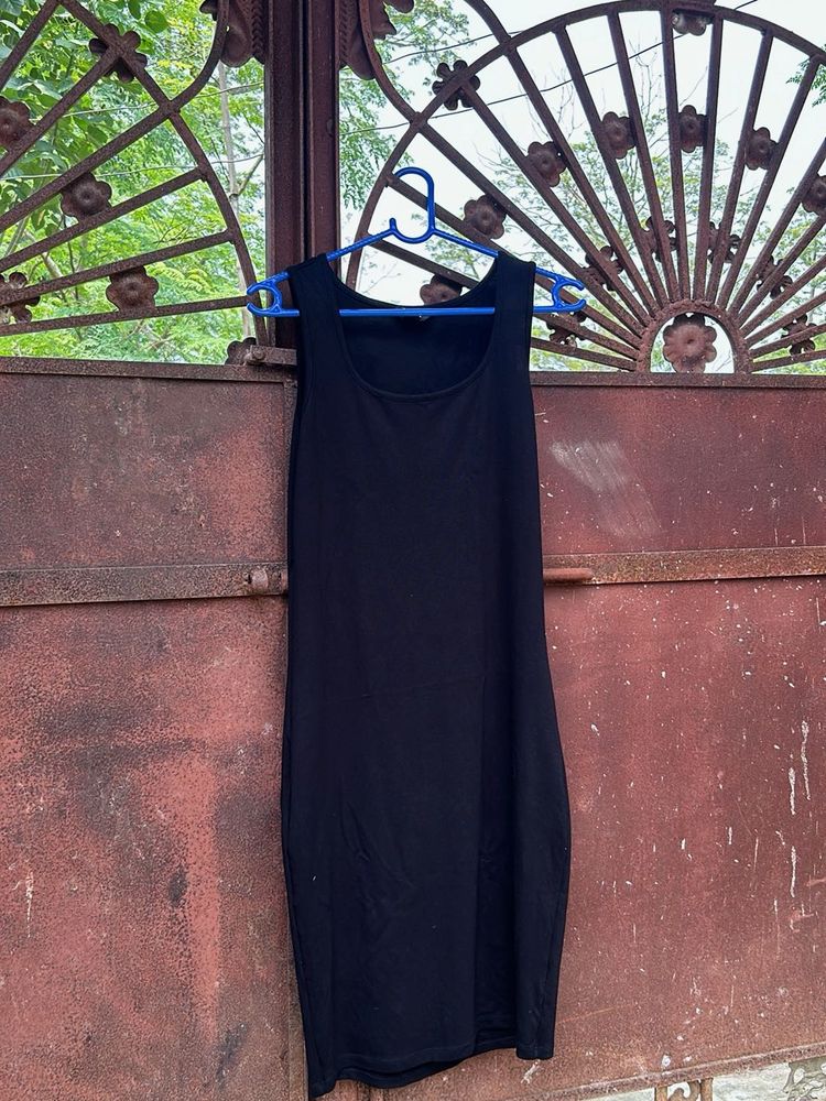 Black Sleeveless Dress