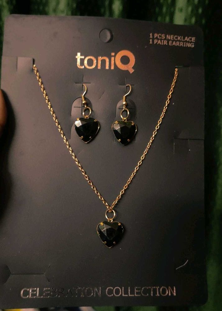 Toniq Heart Pendant With Earings