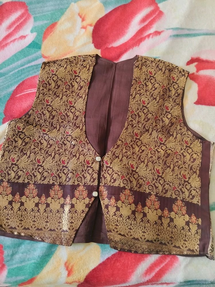 New, Unused Women Pure Pattu Waist Court