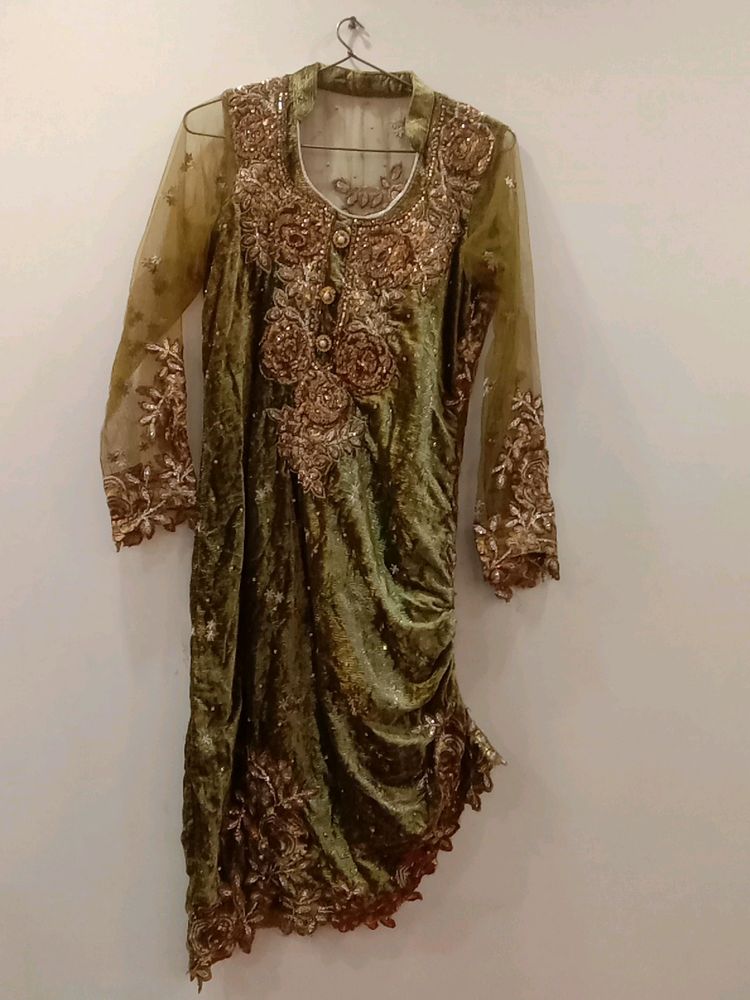 Women Ethnic Partywear Velvet Kurtie