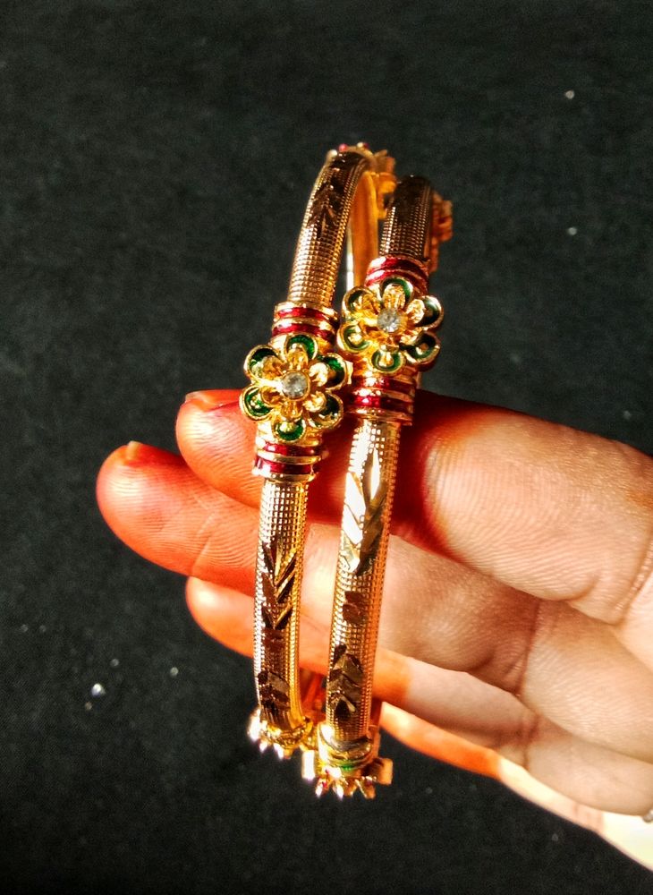 GOLDEN BANGLES