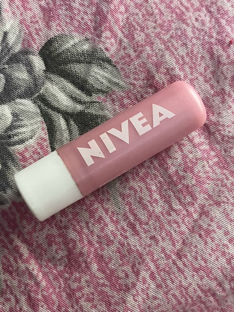 Nivea Pearly Shine Lip Balm