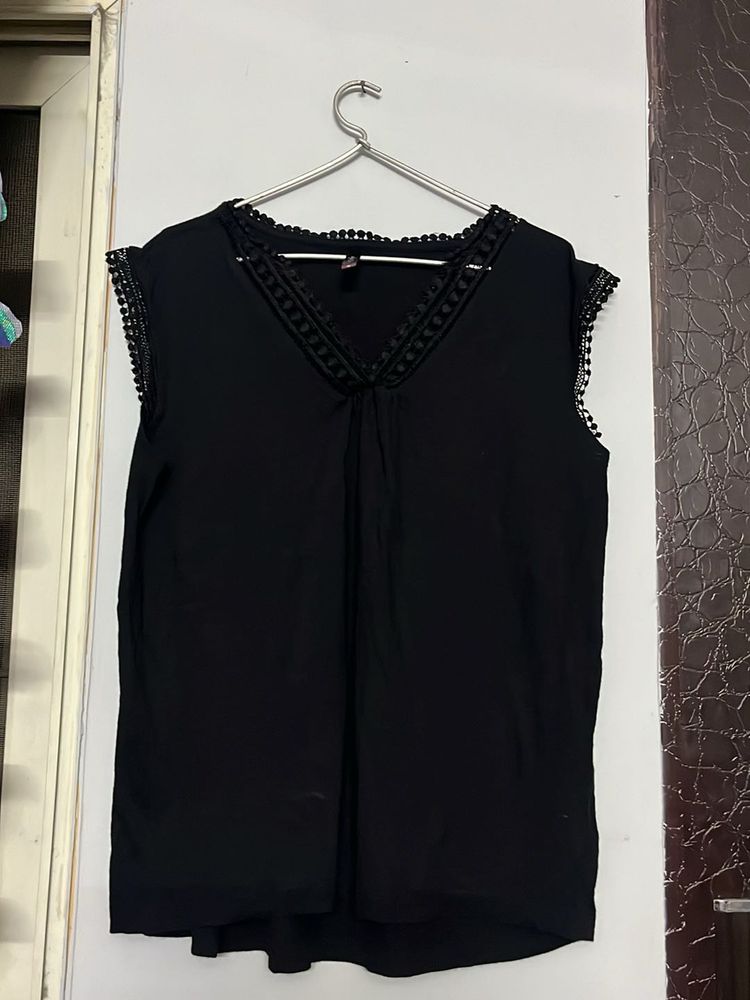 Black Sleeveless Top