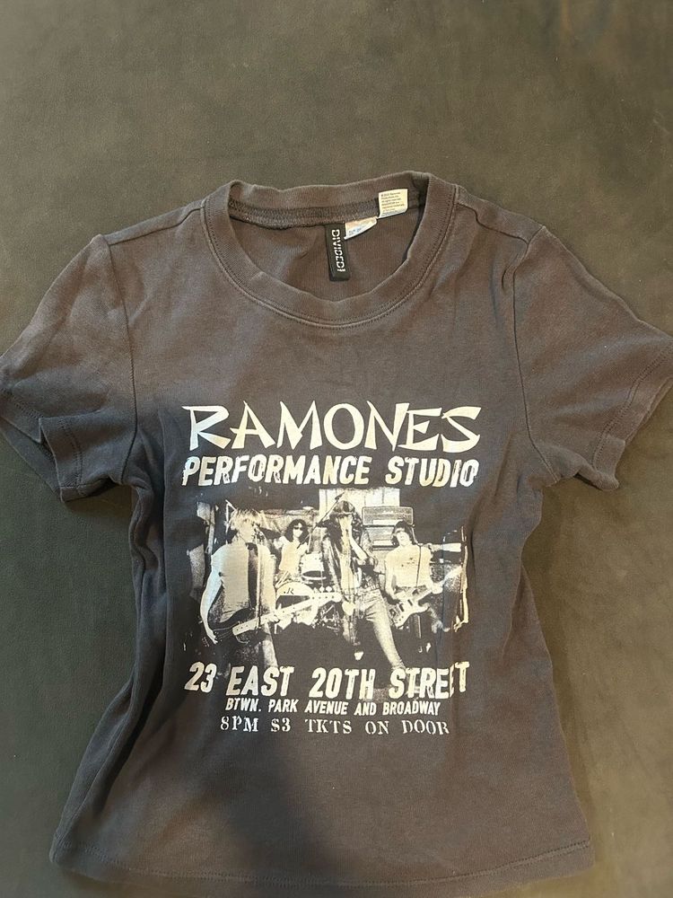 H&amp;M Vintage Vibes Ramones Graphic Tee (XS)