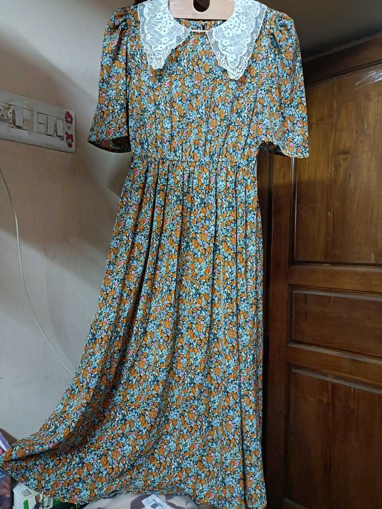 FLORAL DRESS WITH COLLAR
