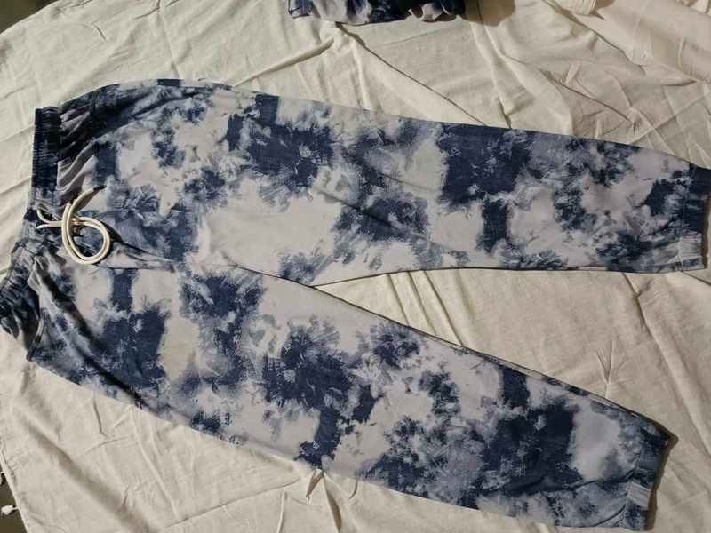 Tie-Dye Jogger Sweatpants with tshirt( M Size)