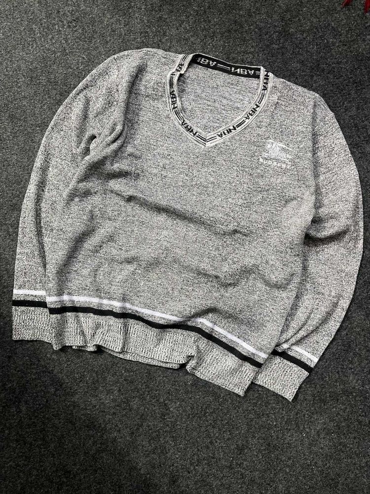 Stylish Grey V-Neck Pullover