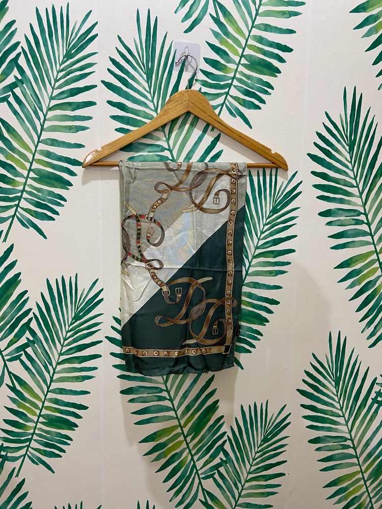 DAKS Stoles