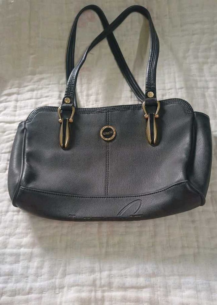 👜 Women’s Black Handbag – Excellent Condition