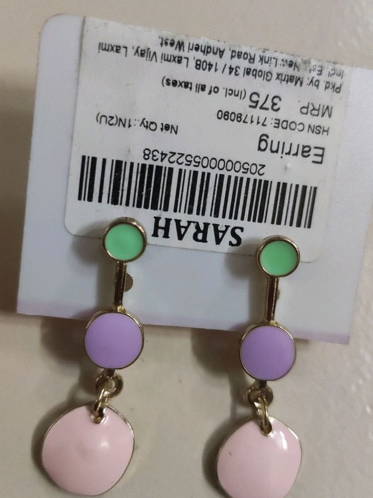 Super Pretty Earings in Affordable Price This Is Branded Eraring But I Sell In Minimum Price