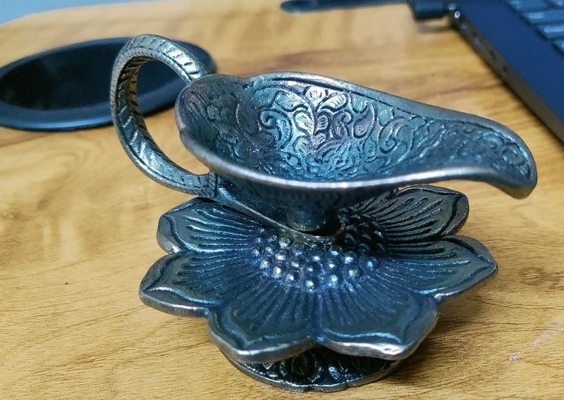 Metal Oil Diya With Handle