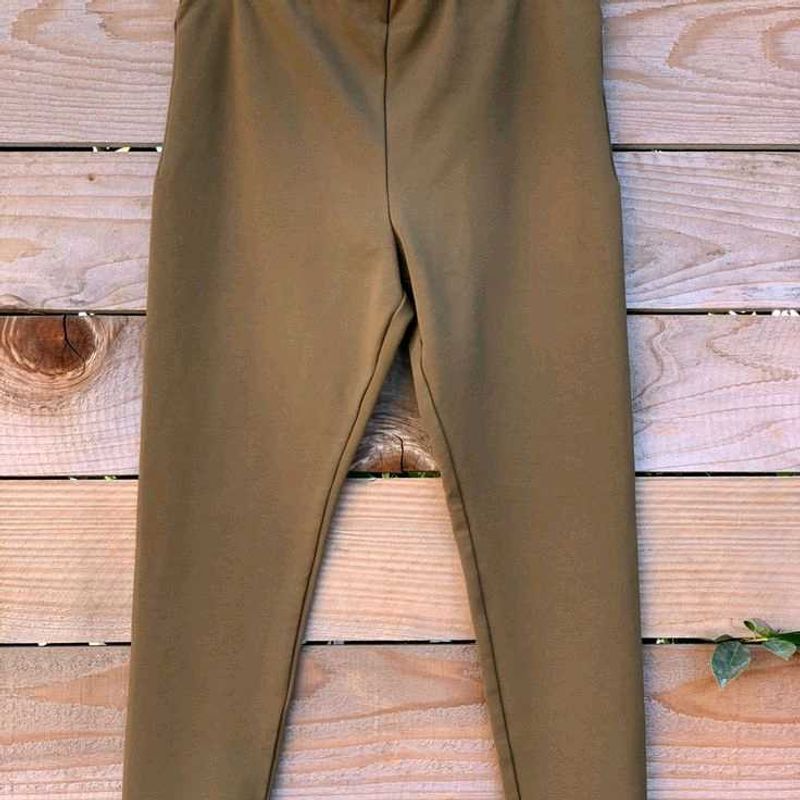 🧸Beige Colour Embellished Pocket Pants