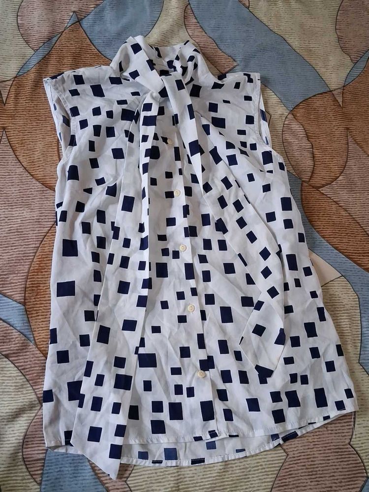 Square Pattern White Top