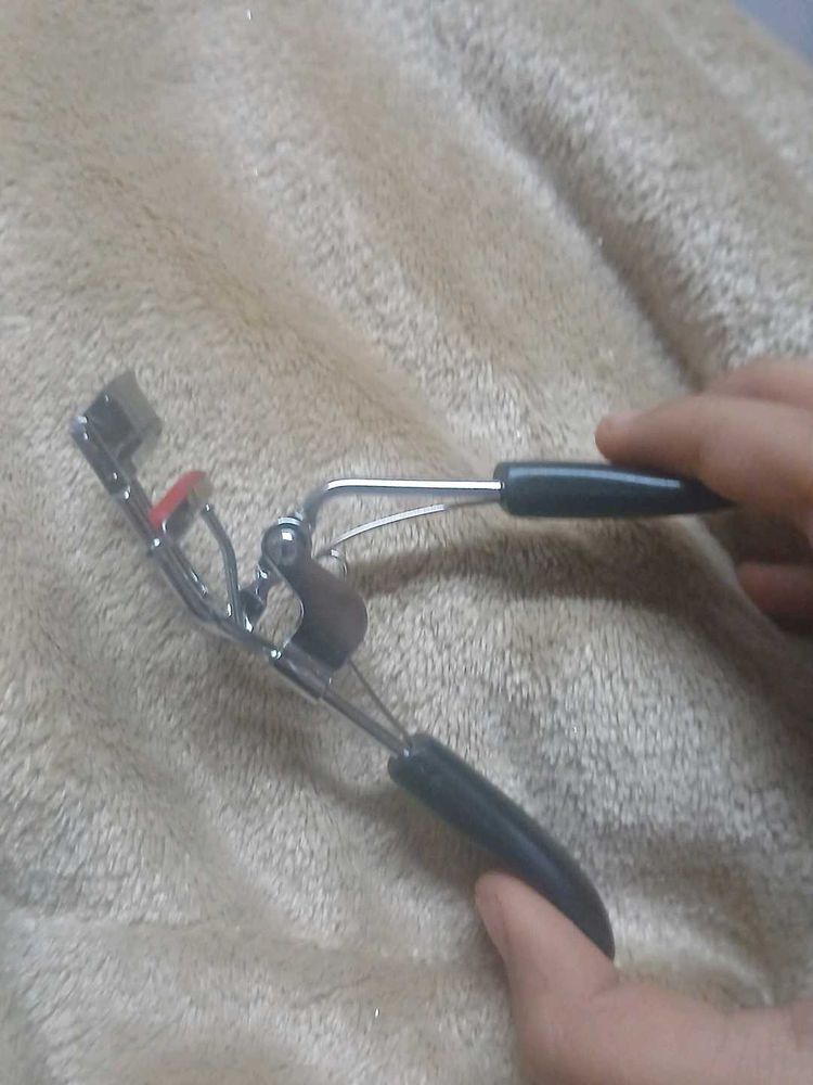 Eyelash Curler