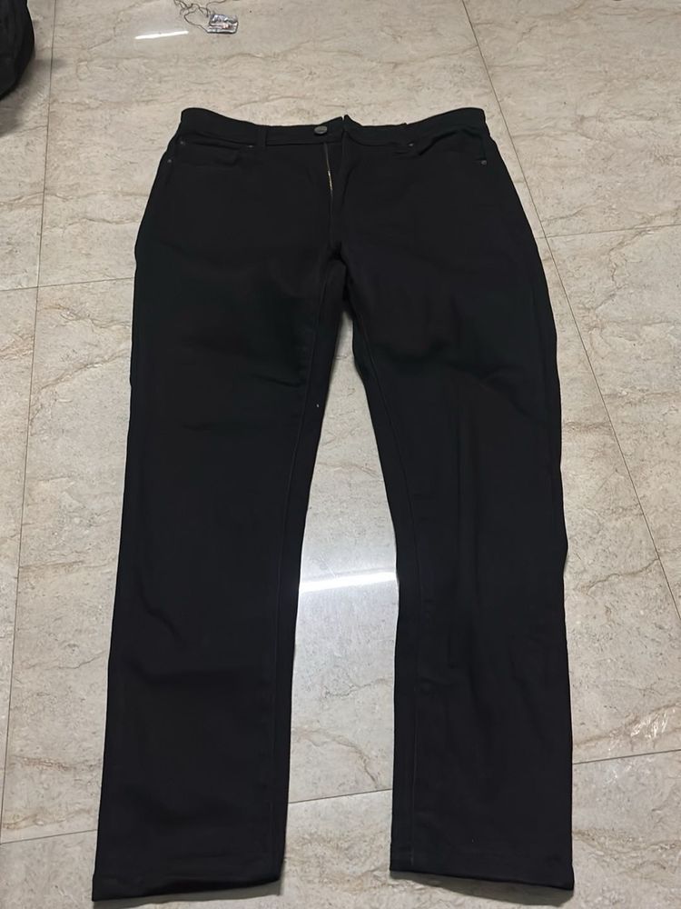 Women’s Black Straight Fit Jeans