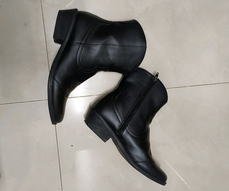 Branded Leather Boots Zudio