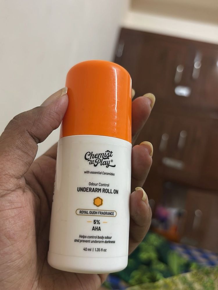 Chemist Under Arm Roll On