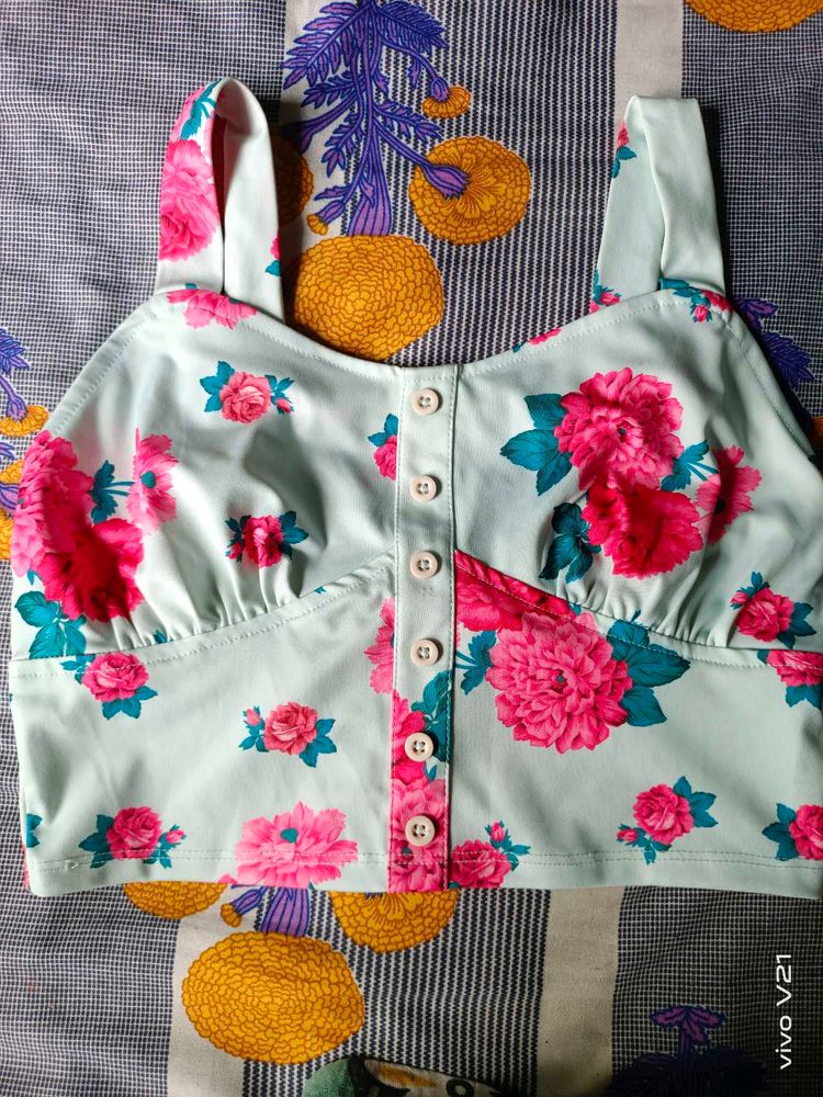 Tokyo Talkies Strappy Floral Print Crop Top🎀