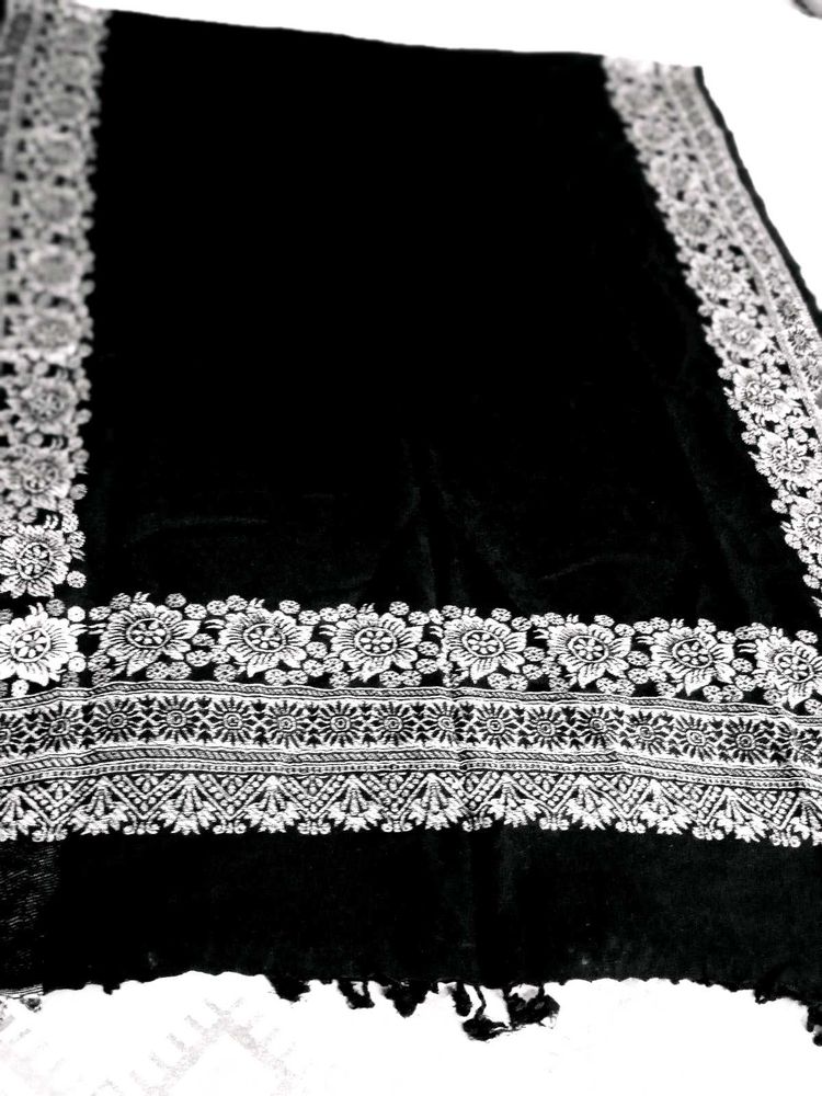 Black Kurti Stoll And Saree